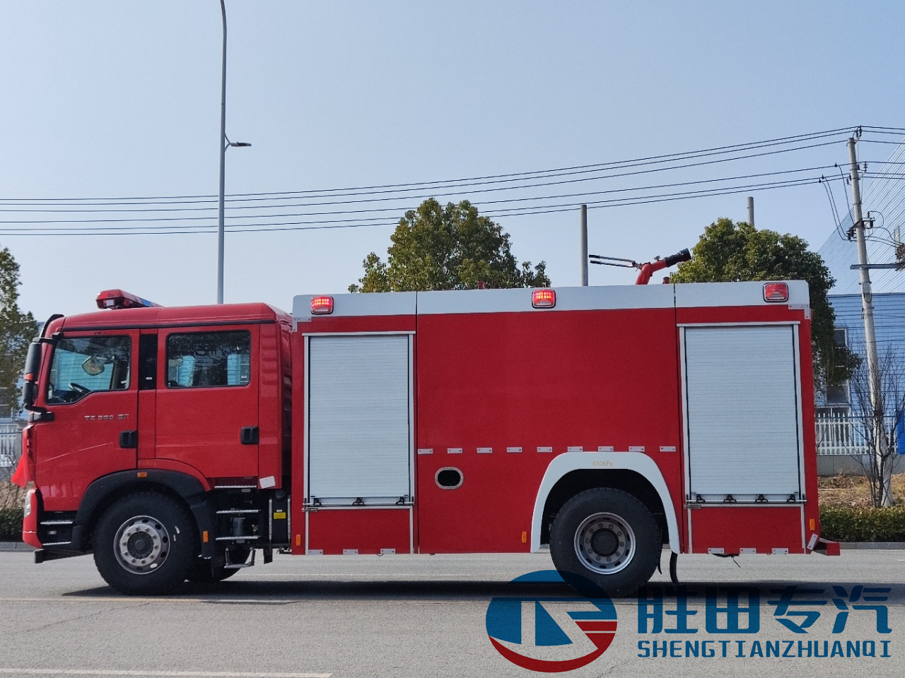 重汽豪沃8T泡沫消防車(chē)